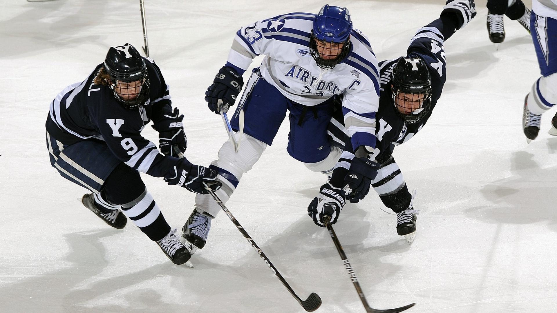 AC米兰主场告捷，2比0力克莱切巩固榜首优势